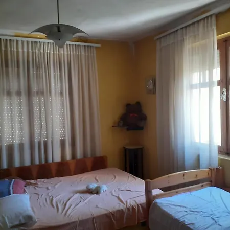 Pit Stop House Holiday home Korce